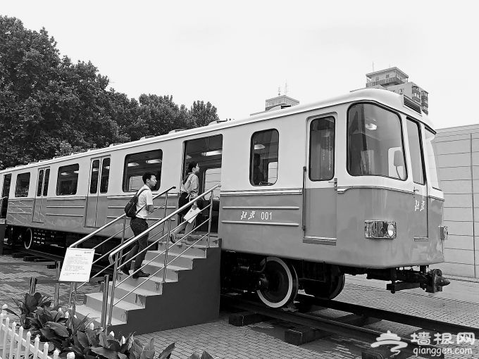 中国首列地铁列车亮相北京轨道交通展 DK1型地铁为1967年生产[墙根网]