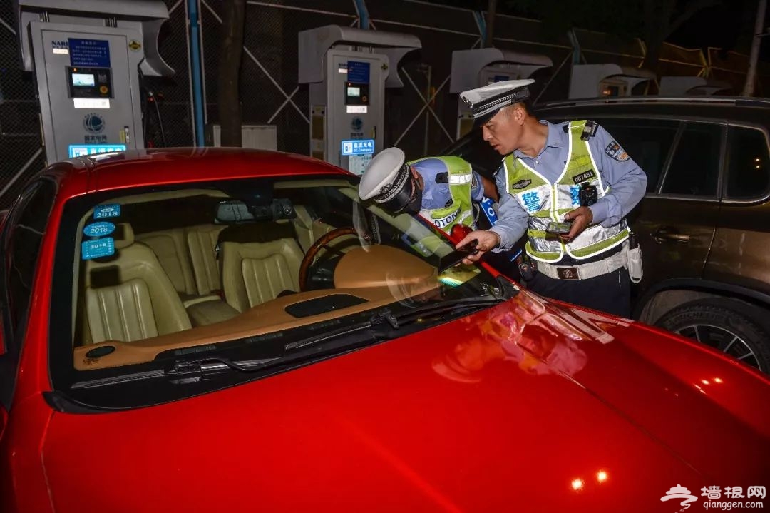 工体夜查涉牌豪车 三辆豪车被扣车主被拘留处罚