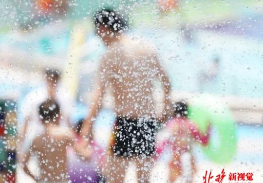 北京海洋沙滩嘉年华开幕：戏水玩沙 世界杯游乐活动丰富