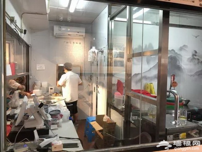 北京“西四包子铺”再现江湖：半斤包子30元 排号取餐严格限购[墙根网]
