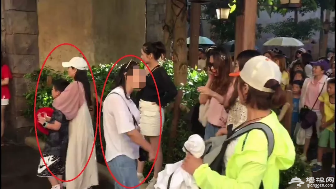 女生在迪士尼疑被8岁男童摸臀 上前理论反遭其母打骂[墙根网]