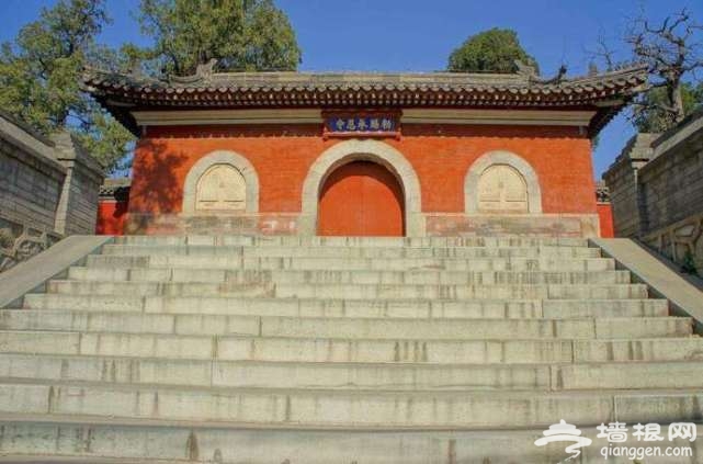中国最神秘的寺庙，建寺500年没有开过庙门、没有受过香火[墙根网]