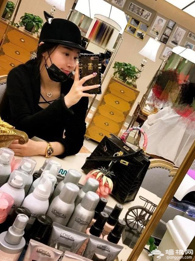 “长生生物”董事长儿媳妇更多私照流出！几个包包就够交罚款了[墙根网]