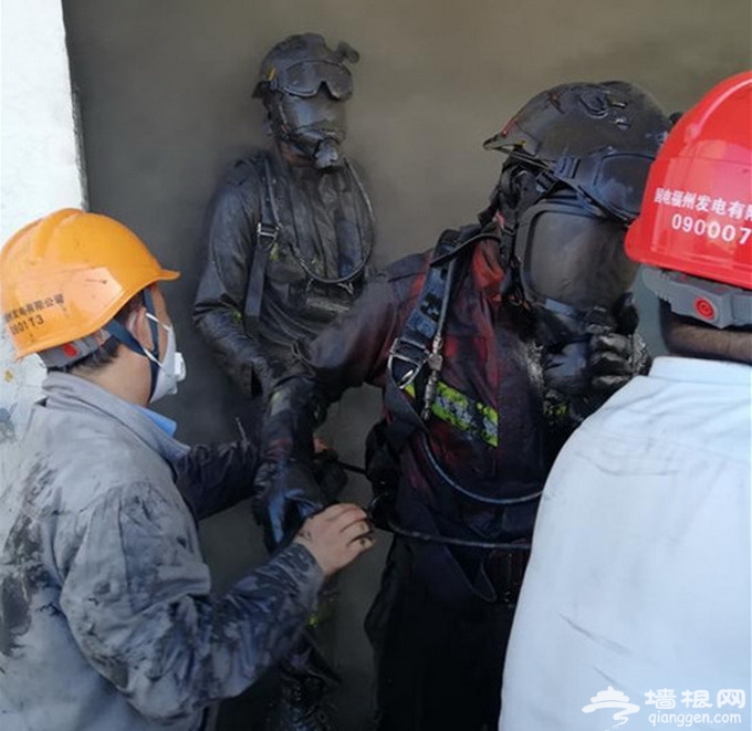 史上最黑消防员认不出队友 网友：感人的面面相觑！[墙根网]