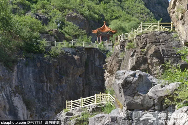 这个离北京市区不远的地方，高山峡谷湖泊美疯了！[墙根网]