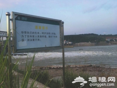 网红沙滩再发事故7天内连殒3命 警示标牌成“摆设”[墙根网]