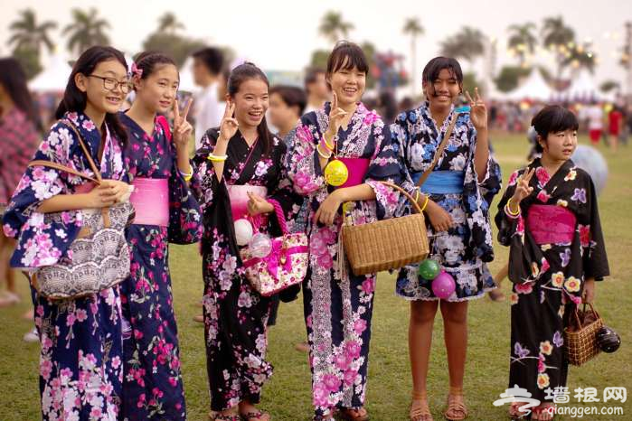 日本女性穿和服时不穿内裤的，和服里藏着不可告人的秘密？[墙根网]