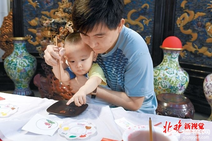 燕京八绝亲子文化节：让孩子触摸漆艺走近非遗[墙根网]