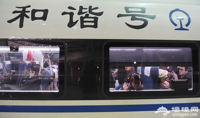 十一火车票今日开售！抢票有诀窍 长假期间这条线路可关注[墙根网]