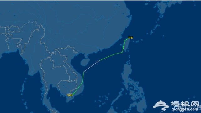 “比基尼”航空因大雨航班转降 旅客被闷机舱6小时冲空姐发火[墙根网]