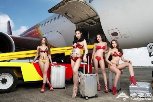 “比基尼”航空因大雨航班转降 旅客被闷机舱6小时冲空姐发火[墙根网]