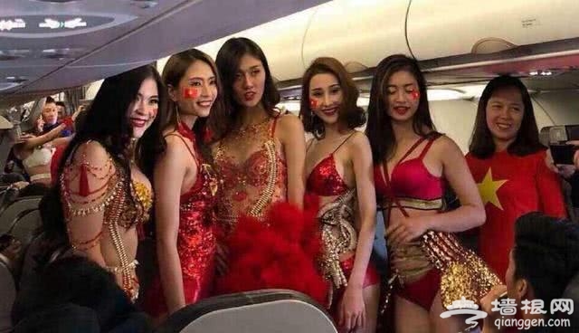 越南空姐的这个“服务”，让人舍不得下飞机，说出来你可能不太信！[墙根网]