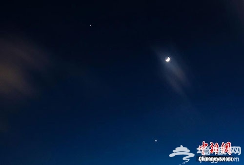 香港夜空上演“双星伴月”美丽天象
