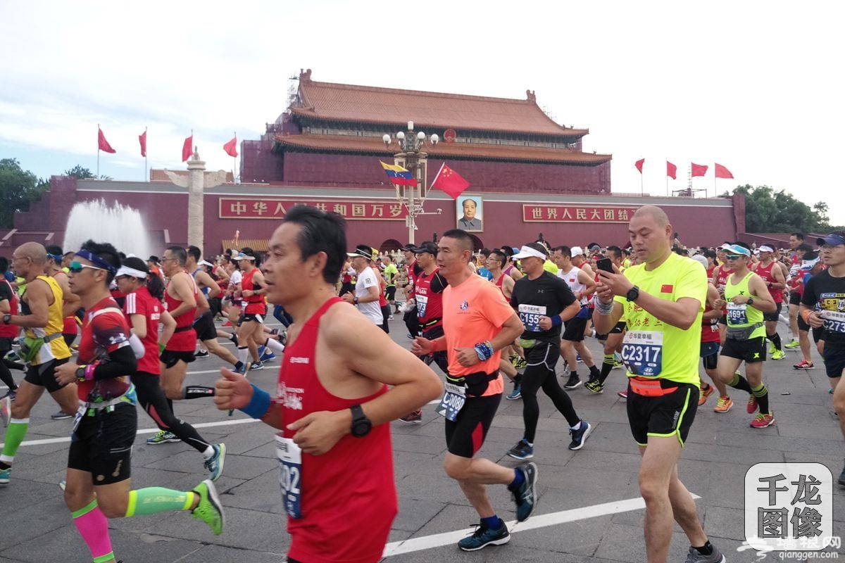 北京马拉松为什么这么被追捧? 因为沿途的景观别地没有[墙根网]