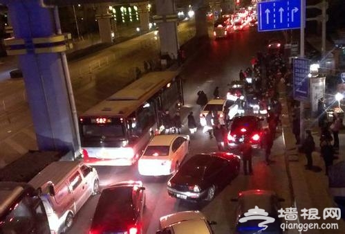 北京严查夜间黑车 市民表示经过整治道路情况明显改善