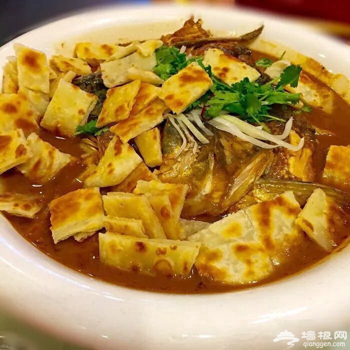 秋天鱼儿最肥美，鱼头泡饼最得人心！[墙根网]