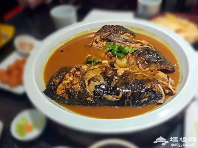 秋天鱼儿最肥美，鱼头泡饼最得人心！[墙根网]