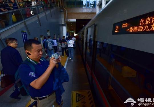 首趟京港高铁刚刚开出！两节期间仍有余票 商务座一等座人气高