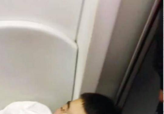 北京地铁躺占4座 地铁客服人员：建议第一时间拨打热线