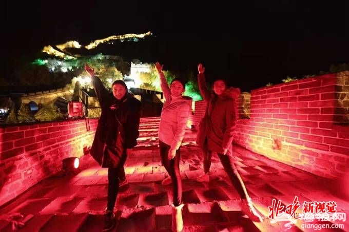 “我爱你中国”灯光秀璀璨闪耀八达岭长城 庆祝祖国母亲“生日”[墙根网]