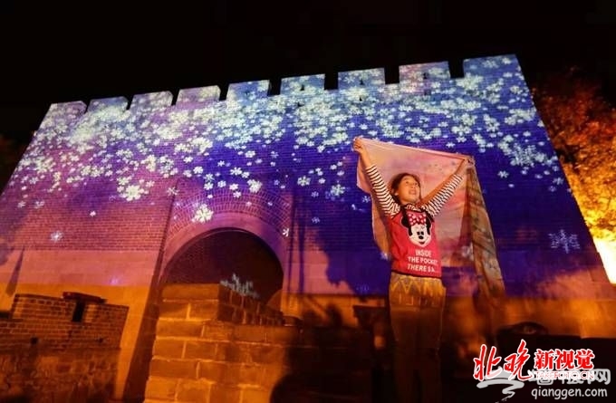 “我爱你中国”灯光秀璀璨闪耀八达岭长城 庆祝祖国母亲“生日”[墙根网]