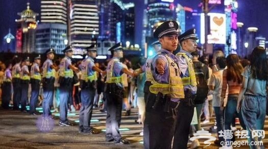 《上海南京路的武警》，每一帧都帅爆了！[墙根网]