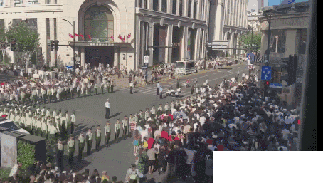 《上海南京路的武警》，每一帧都帅爆了！[墙根网]