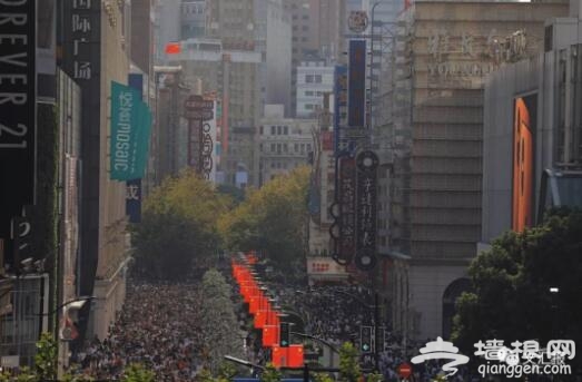 《上海南京路的武警》，每一帧都帅爆了！[墙根网]