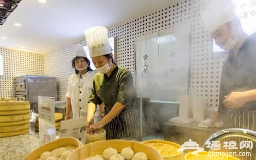 上海进博会特色小餐馆开门迎客 日均可提供小吃2万份[墙根网]