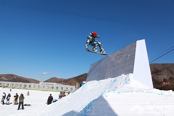 京北滑雪场推荐：规模大、项目多，让你玩到嗨！[墙根网]