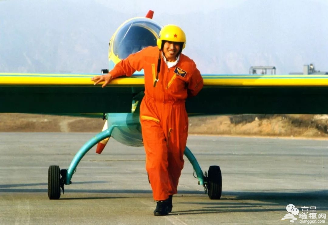 北京一家饭馆的老板开了飞机制造厂？还是在20多年前，他现在……[墙根网]