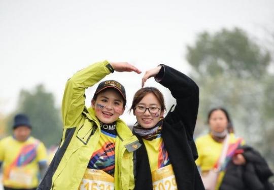 冰天雪地下的热力奔跑 2018诸暨西施马拉松西施故里开跑