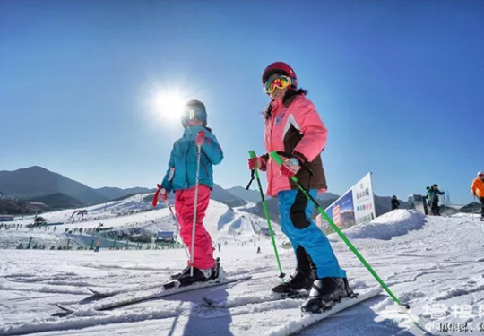 北京冬日玩乐指南，滑雪、温泉、赏景、采摘一网打尽！