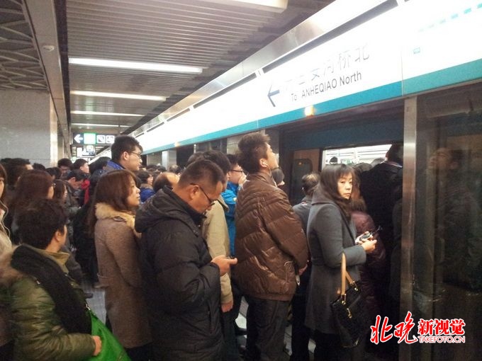 北京地铁4号线连续两天出现延误 “迟到”乘客可开电子延误证明[墙根网]