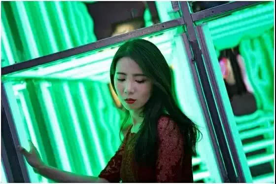 长楹天街halobox光之盒超火爆灯光秀(时间+地点+票价)[墙根网]
