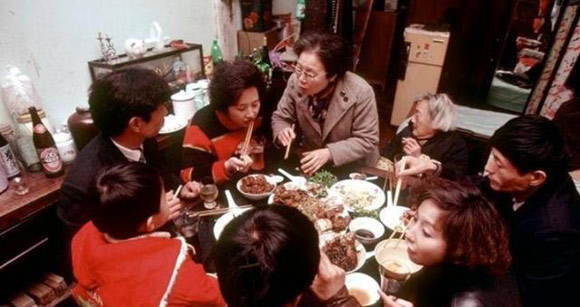 细数上海海派年夜饭的讲究：吃一吃蛋饺、塔苦菜，酱鸭、八宝饭不可缺