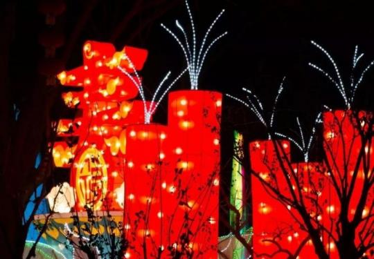 万人逛北京南宫灯会，15米“鹦鹉之王”亮相
