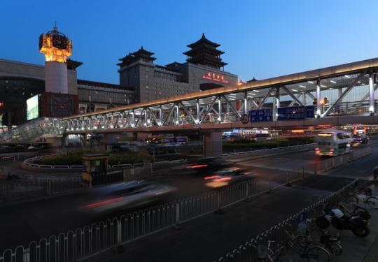 北京西站387路夜间加车将服务至3月1日 确保客流及时疏散