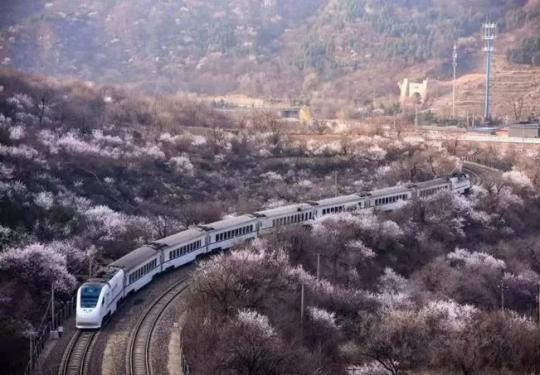 北京居庸关S2线观景台将部分完工，可远眺“开往春天的小火车”
