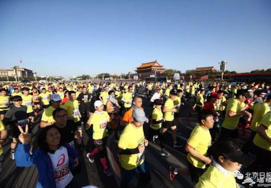 剛剛！兩萬人一路向北，北京半程馬拉松鳴槍起跑