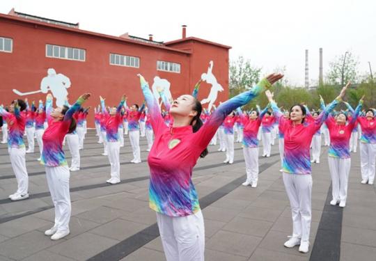 2019北京市第十二届全民健身体育节首钢园开幕，北汽女排张宇宣读倡议书