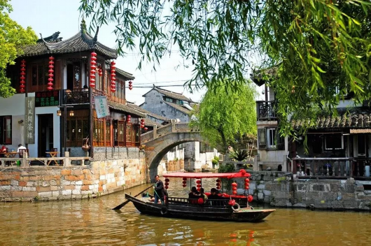 要放假啦，去逛吃啦！把上海的经典古镇都打卡了吧！[墙根网]