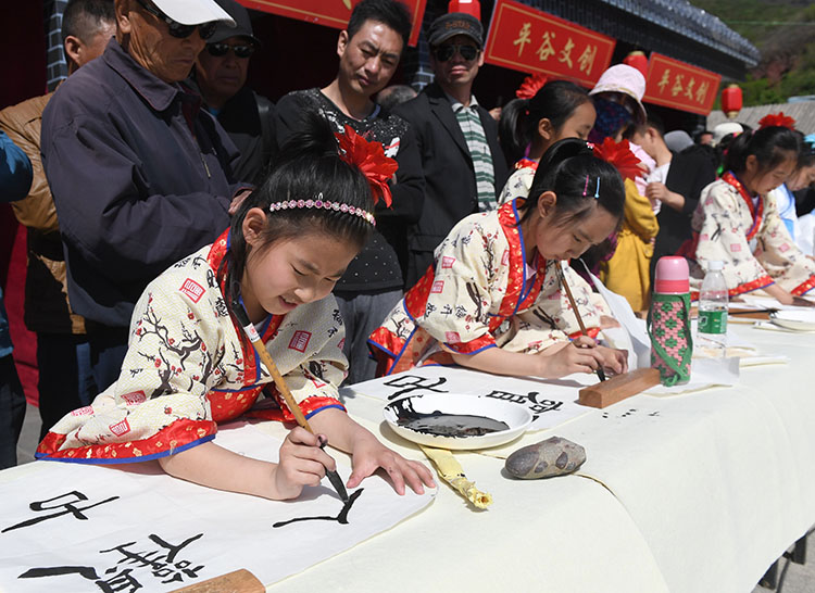 华北四大庙会之一丫髻山庙会开幕[墙根网]