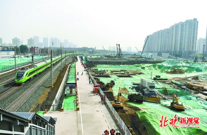百年丰台站正在变身，北京将现空中高铁站！350多根钢柱撑起双层车场[墙根网]