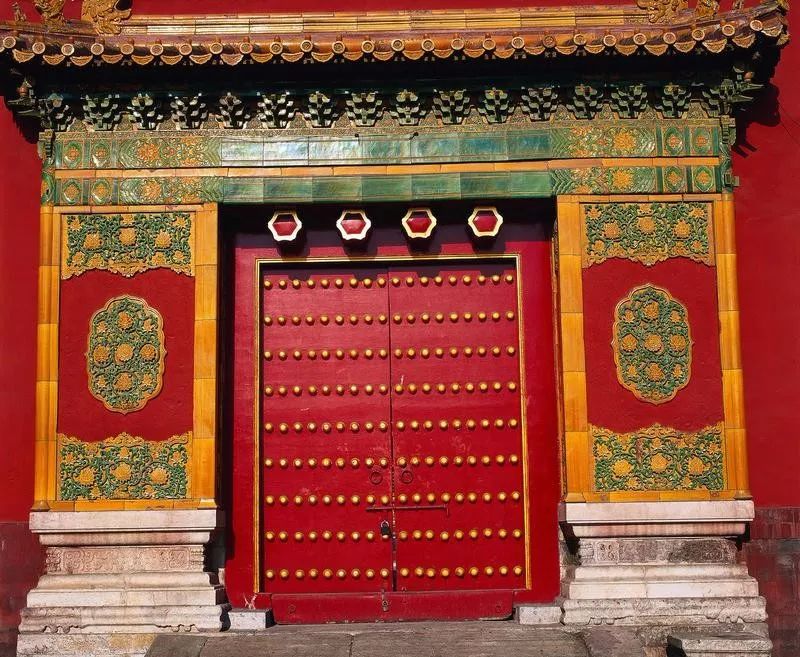 紫禁城大门中，唯有东华门的门钉是八纵九横72颗，为何少9颗？[墙根网]