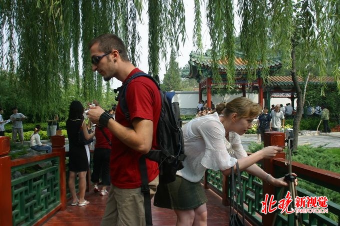 北京国际青年旅游季开幕，外国青年三大主题游北京，体验京剧功夫[墙根网]