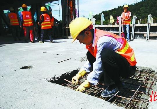 最后一斗500公斤水泥完成浇筑！京张高铁八达岭长城站主体结构正式封顶