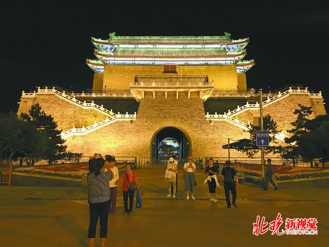 5500套灯照亮正阳门城楼和箭楼 600岁古建夜晚通体明亮[墙根网]