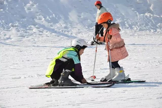 【大兴·滑雪】39.9元起速抢！北京雪都滑雪场，占地面积20余万平方米，滑雪戏雪一次玩够！