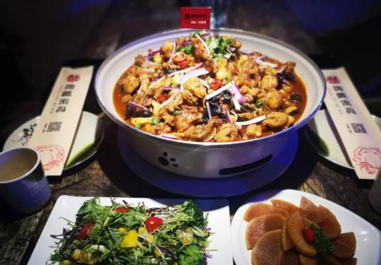 [馋嘴密码肉蟹煲·烤鱼]搜秀店 | 光闻味道就开心的不得了，想想就美味！118抢门市价343牛蛙煲3人餐！每一口都是舌尖的享受！快来和好友一起打卡吧~